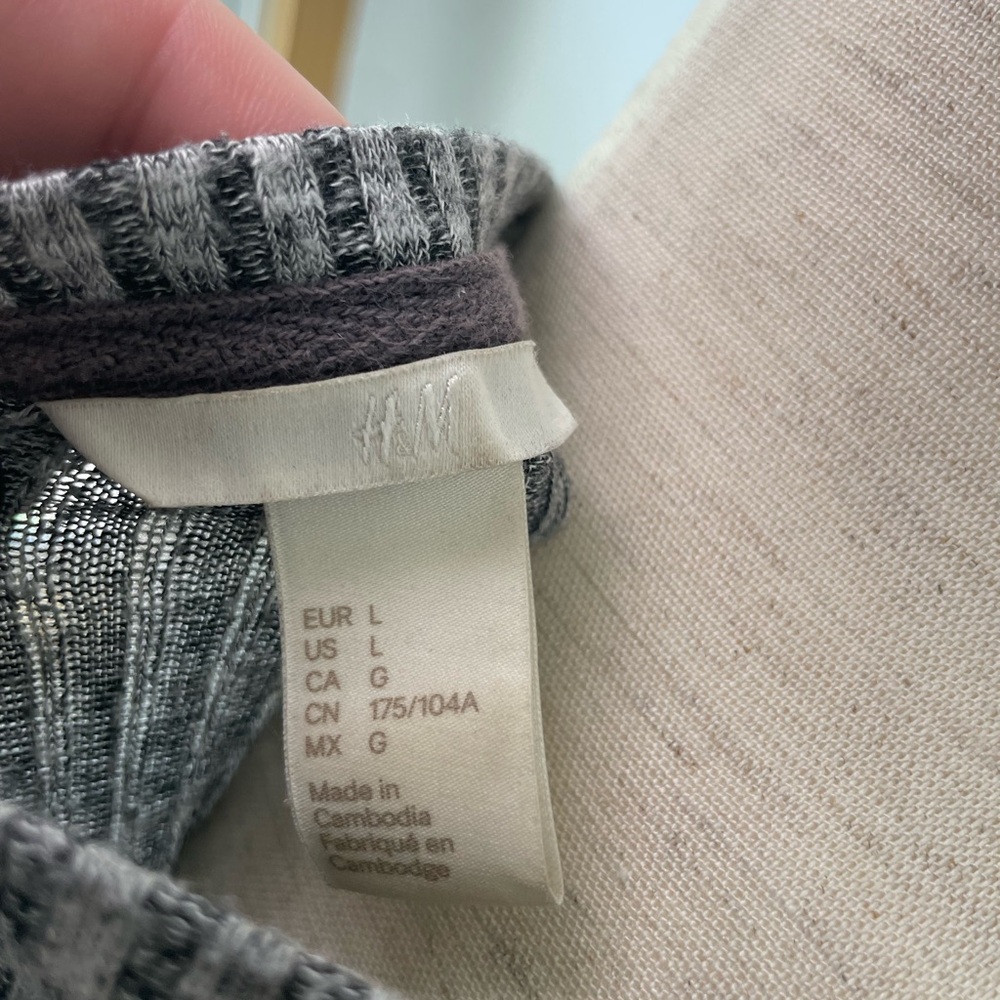 H&M : Gray Ribbed Thermal Top - Picture 6 of 7